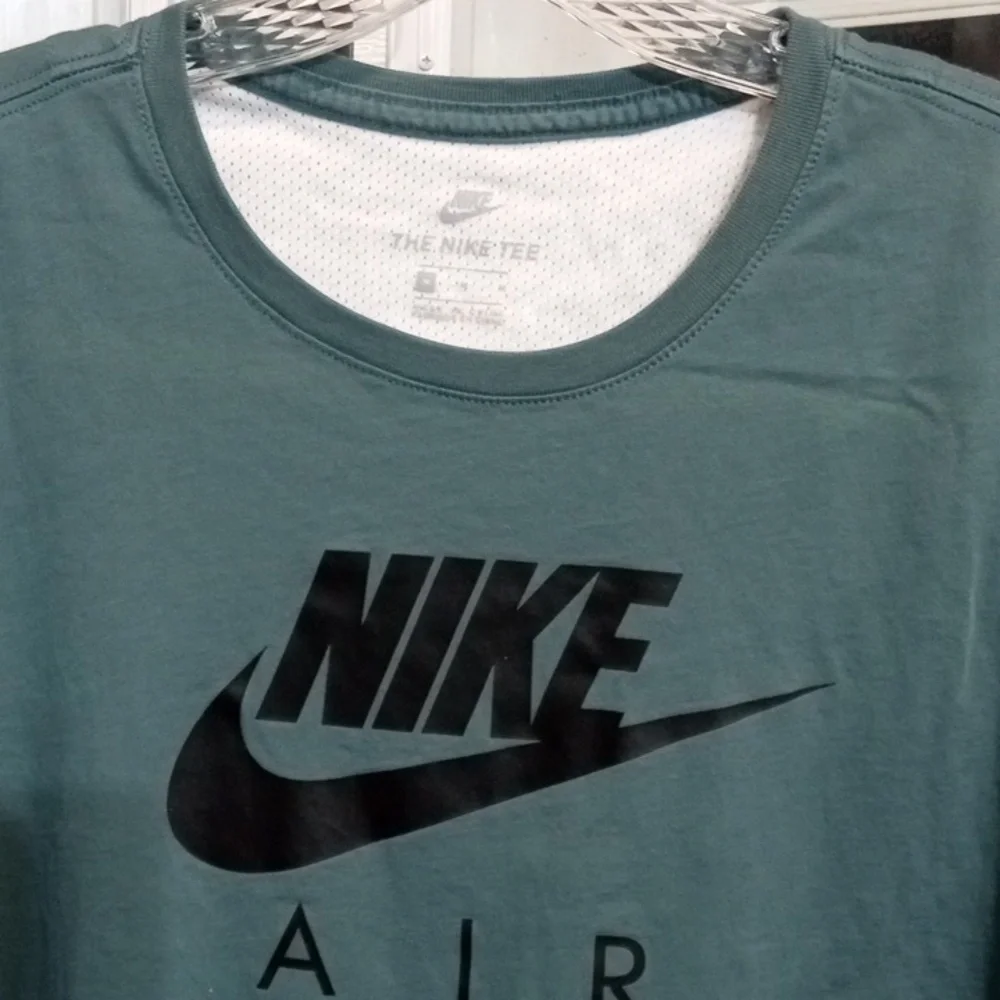 Nike tshirt - Picture 2 of 4